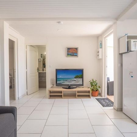 Alpinia - Appt Avec Piscine Partagee Apartment Saint-Pierre Екстериор снимка