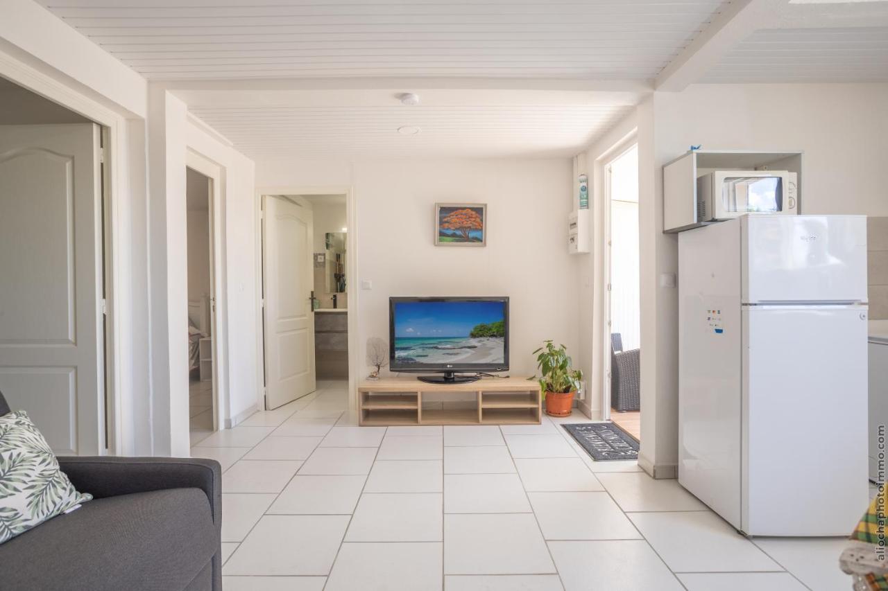 Alpinia - Appt Avec Piscine Partagee Apartment Saint-Pierre Екстериор снимка